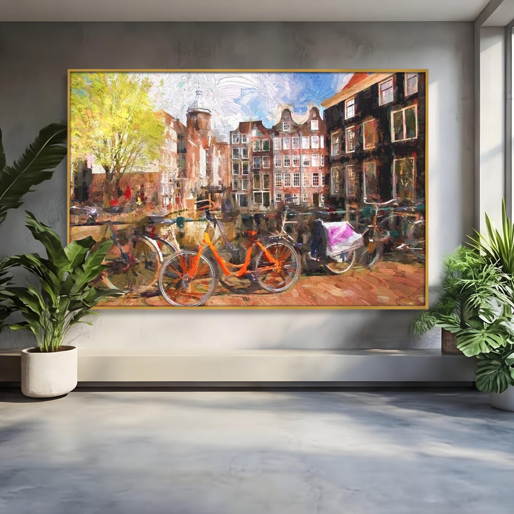 Tablou canvas cu pictura stradala cu bicicleta portocalie, in rama de aluminiu auriu